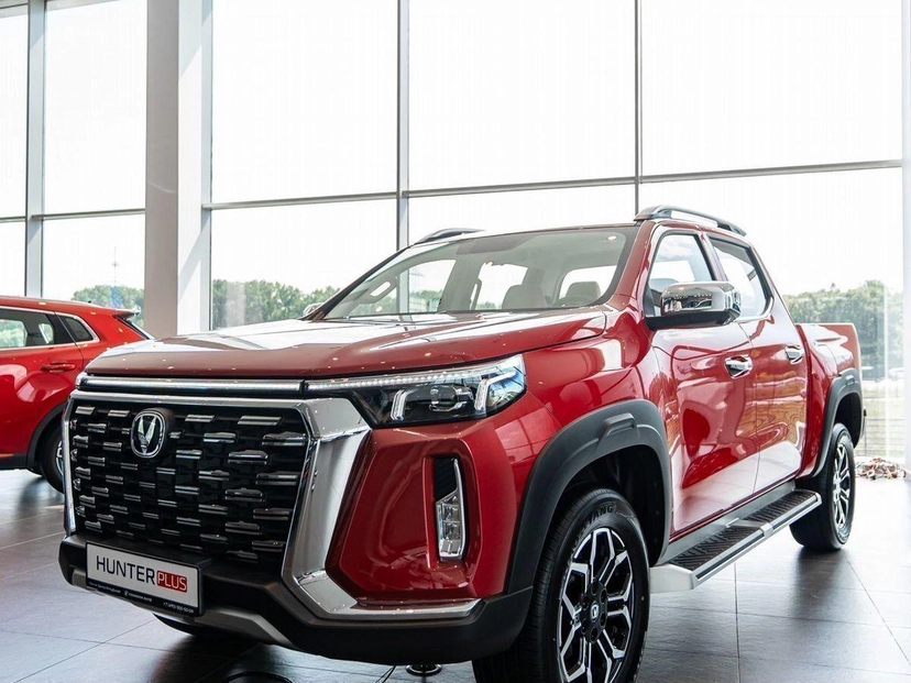 Автомобиль Changan Hunter Plus I поколение 2.0 AT 4WD (226 л.с.) Luxe Красный 2024 новый