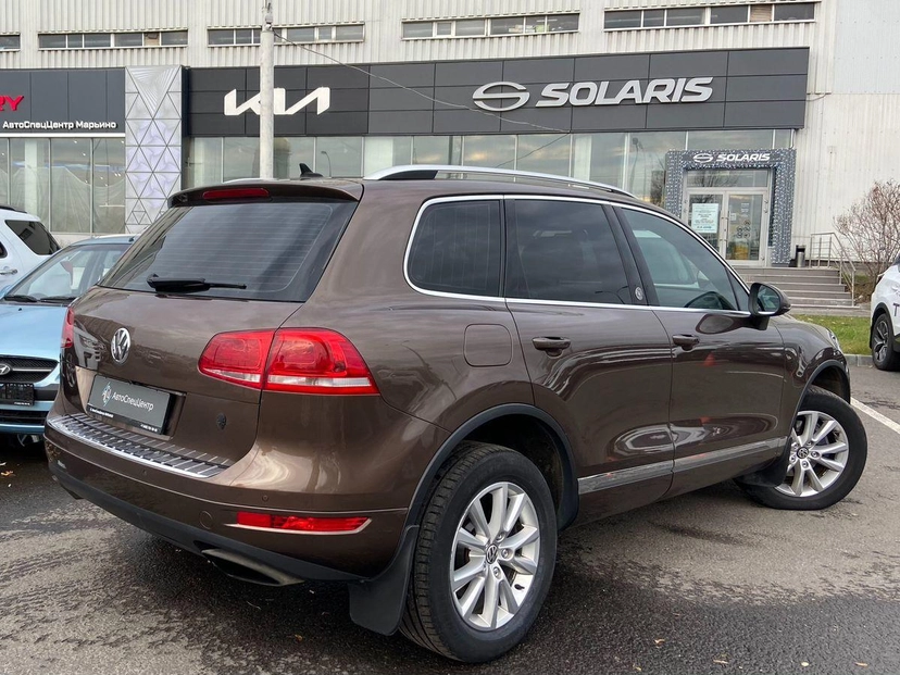 Автомобиль Volkswagen Touareg II поколение 3.0d AT 4WD (204 л.с.) Base Коричневый 2012 с пробегом 182 812 км