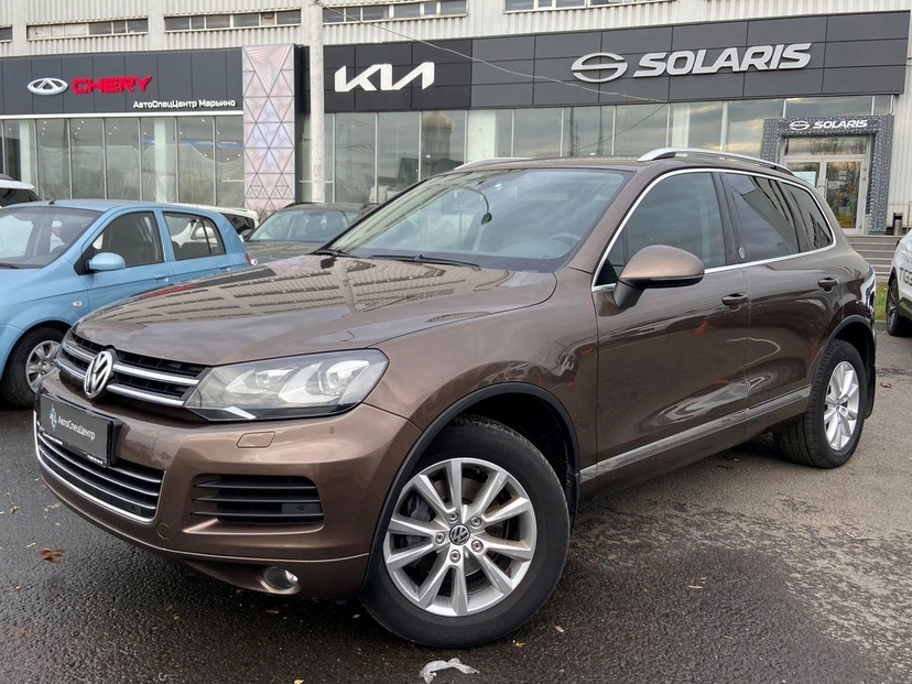 Автомобиль Volkswagen Touareg II поколение 3.0d AT 4WD (204 л.с.) Base Коричневый 2012 с пробегом 182 812 км