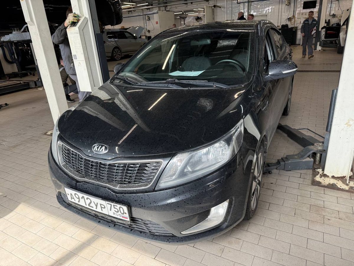 Автомобиль Kia Rio III поколение 1.6 4AT (123 л.с.) Premium Чёрный 2014 с пробегом 196 512 км