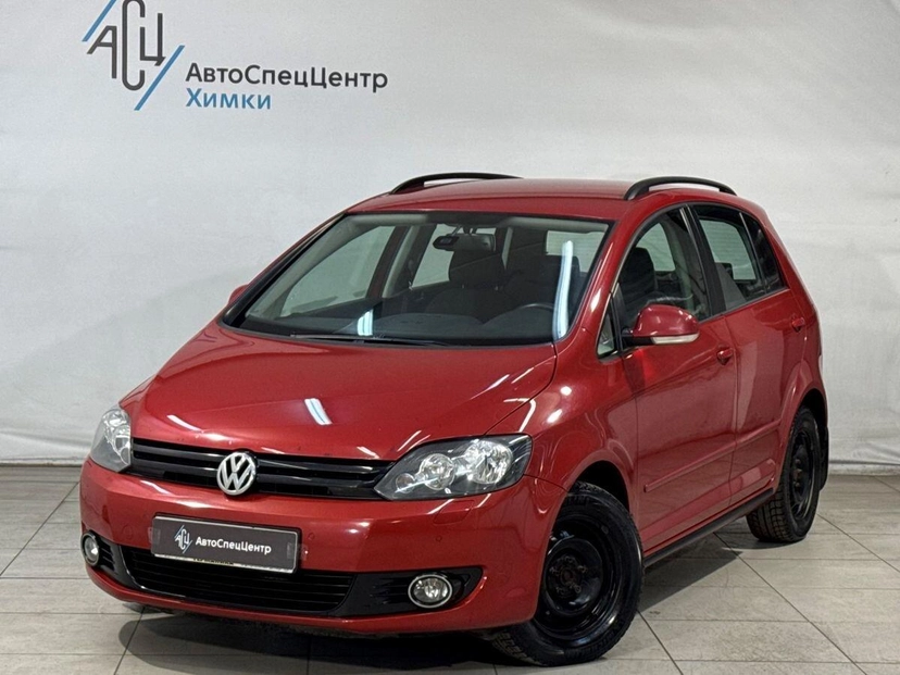 Автомобиль Volkswagen Golf Plus II поколение 1.6 AMT (102 л.с.) Trendline Красный 2011 с пробегом 120 000 км