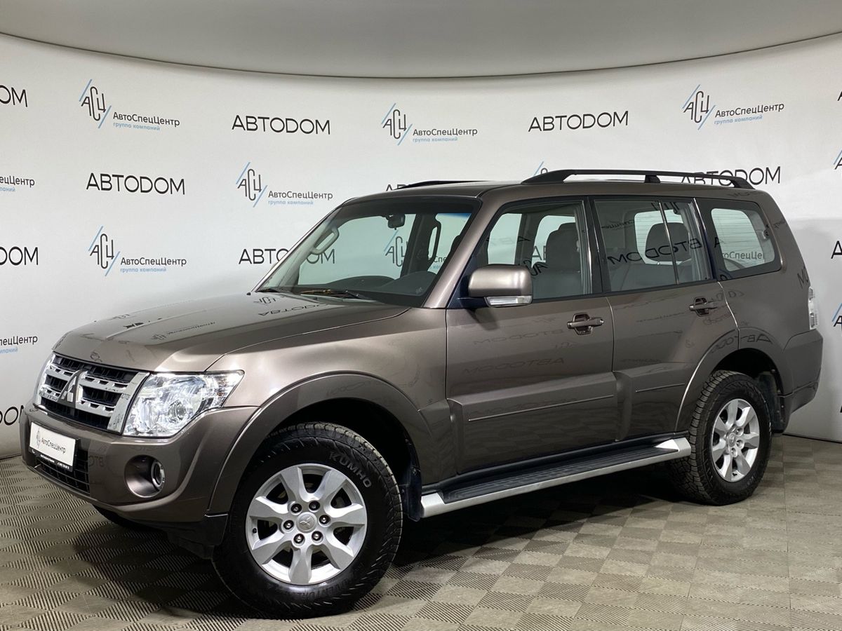 Mitsubishi Pajero IV [1-й рестайлинг] 3.0 AT 4WD (178 л.с.) Intense Коричневый 2012 с пробегом 166 181 км