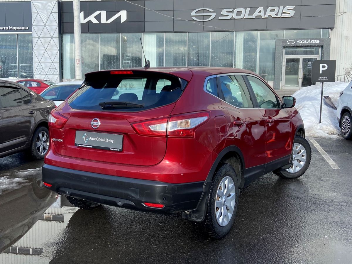 Автомобиль Nissan Qashqai II поколение 1.2 CVT (115 л.с.) XE Красный 2014 с пробегом 149 102 км