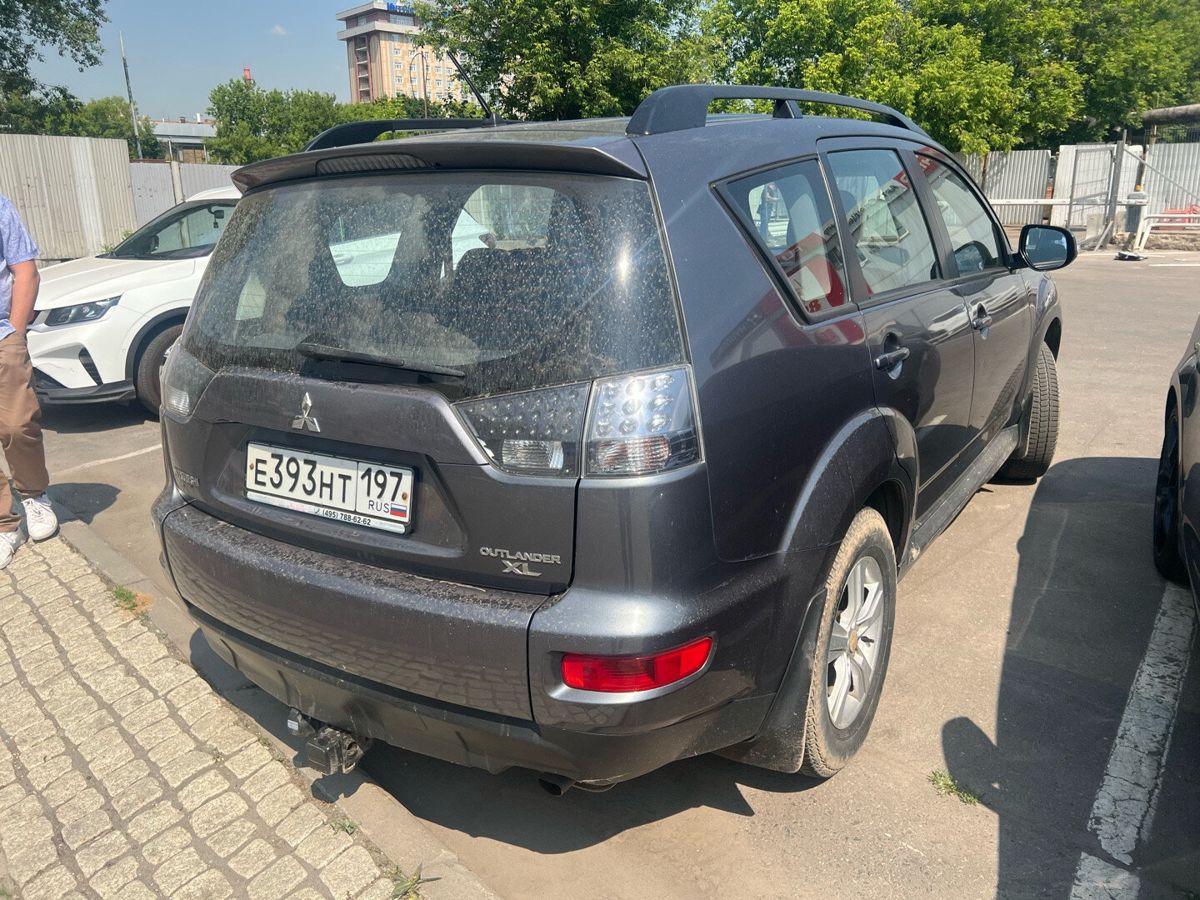 Mitsubishi Outlander II [рестайлинг] 2.0 CVT (147 л.с.) Intense Серый 2011 с пробегом 177 737 км