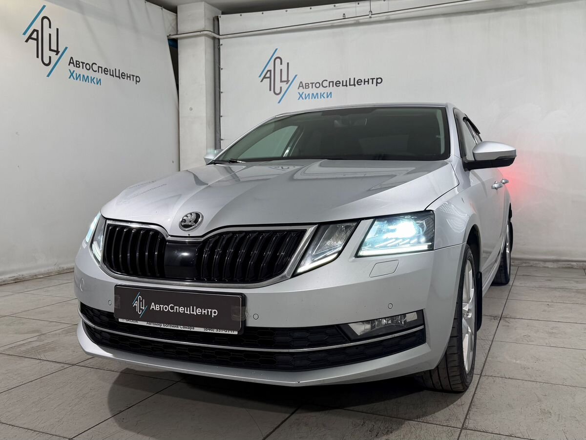 Skoda Octavia III (A7) [рестайлинг] 1.8 AMT (180 л.с.) Style Серебристый 2017 с пробегом 121 000 км
