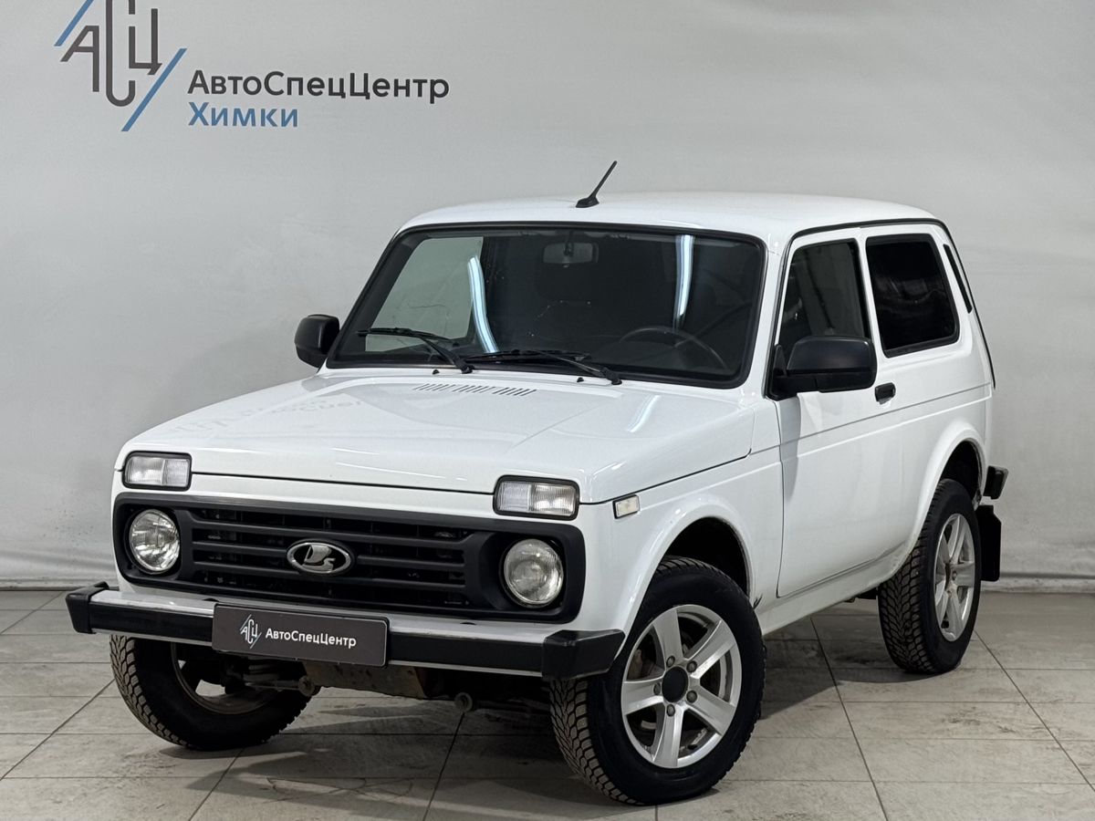 Автомобиль Lada (ВАЗ) Niva Legend I поколение 1.7 MT 4WD (83 л.с.) Base Белый 2024 с пробегом 28 000 км