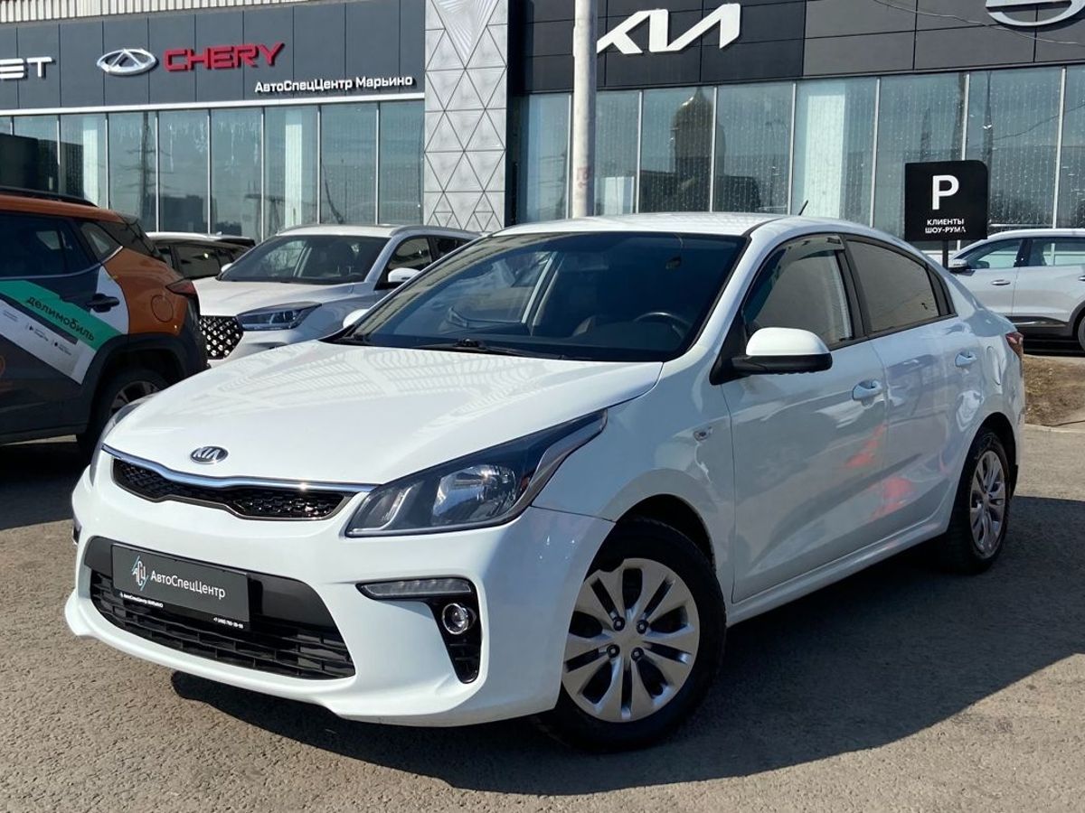 Автомобиль Kia Rio IV поколение 1.6 AT (123 л.с.) Luxe Белый 2019 с пробегом 110 000 км