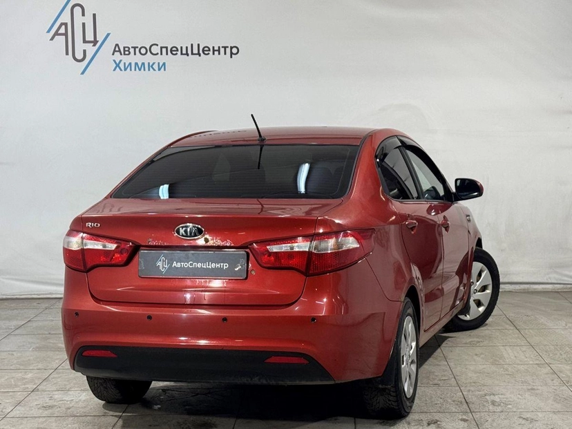 Автомобиль Kia Rio III поколение 1.4 MT (107 л.с.) Comfort Красный 2012 с пробегом 230 000 км