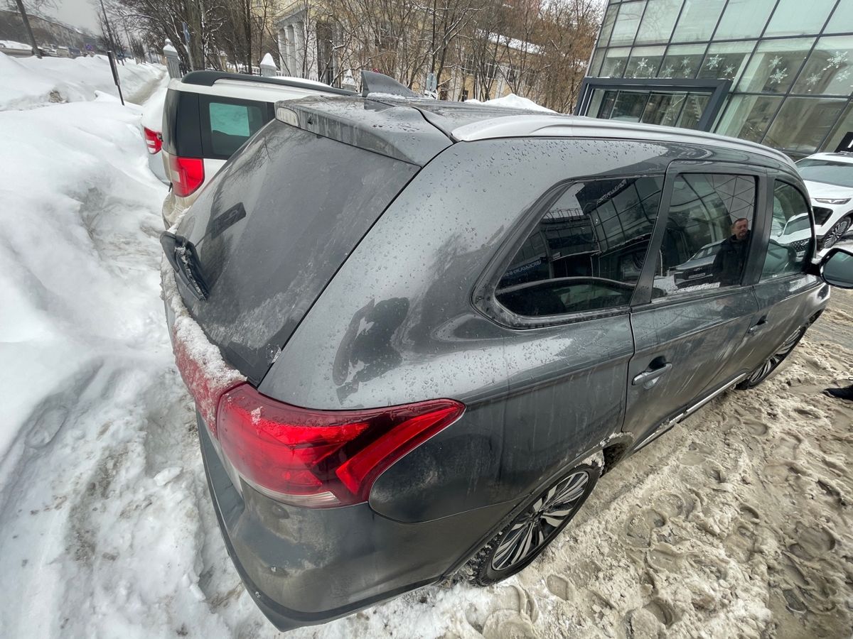 Автомобиль Mitsubishi Outlander III [3-й рестайлинг] 2.0 CVT 4WD (146 л.с.) Intense+ Серый 2020 с пробегом 175 005 км