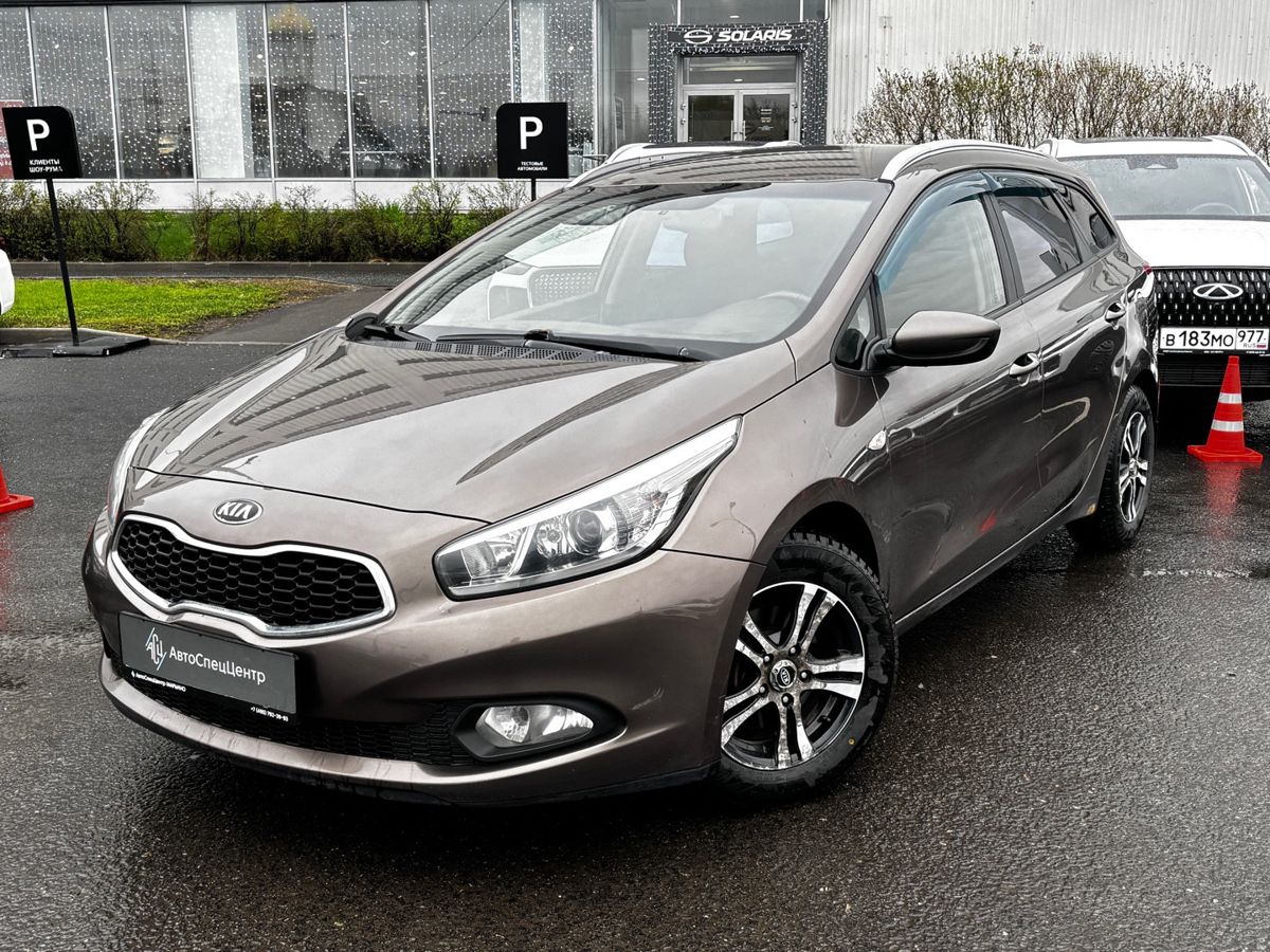 Автомобиль Kia Ceed II поколение 1.6 AT (129 л.с.) Luxe Коричневый 2013 с пробегом 118 989 км