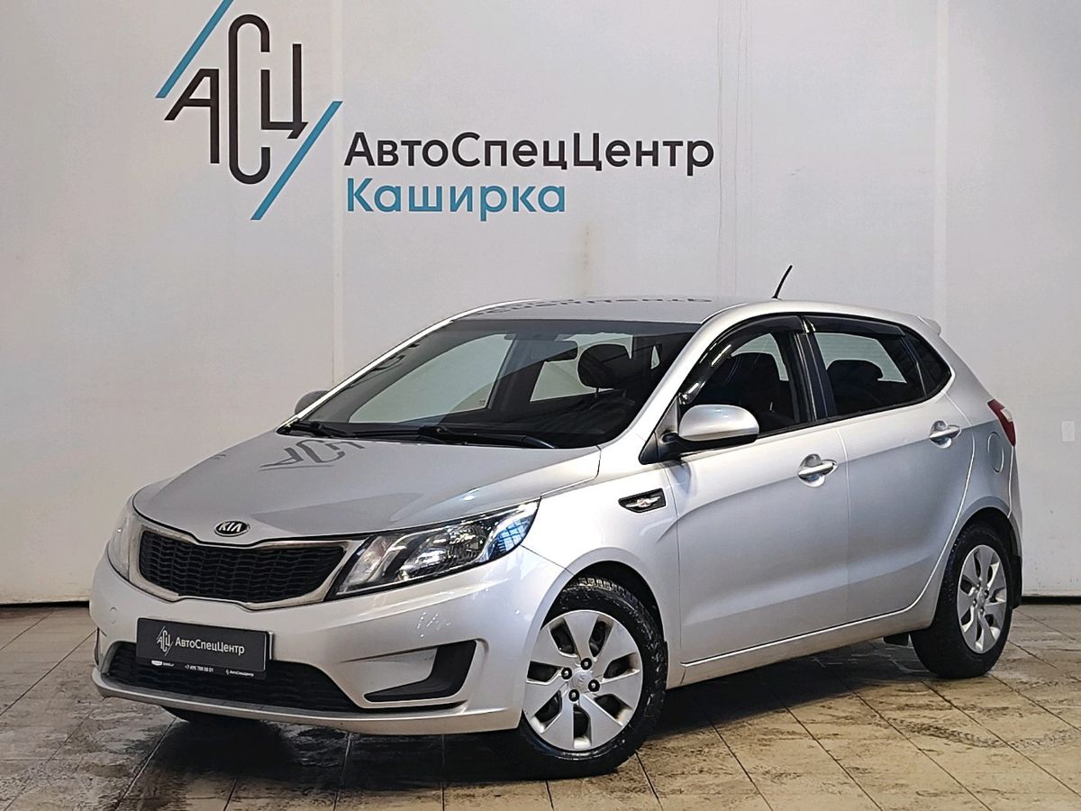 Автомобиль Kia Rio III поколение 1.4 AT (107 л.с.) Comfort Серебристый 2013 с пробегом 69 362 км