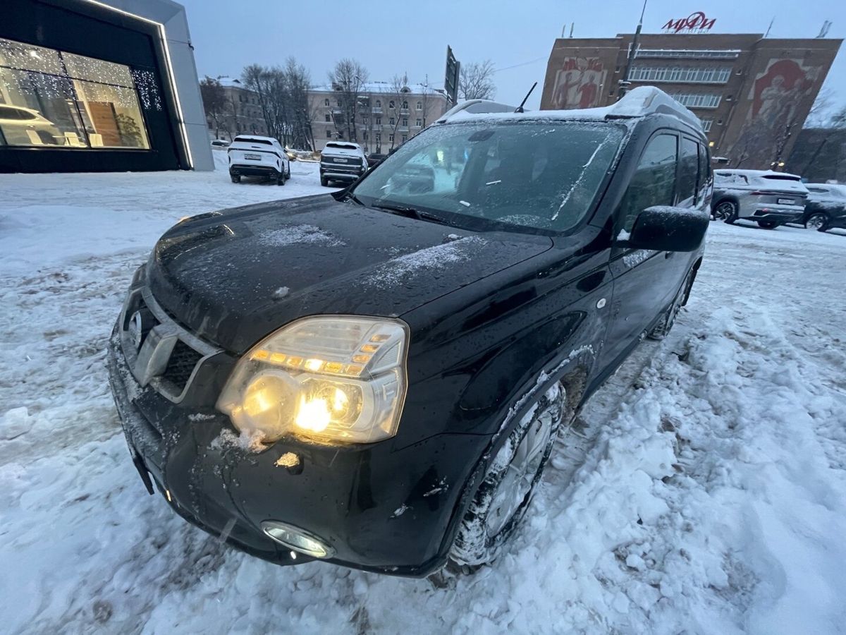 Автомобиль Nissan X-Trail II (T31) [рестайлинг] 2.0 MT 4WD (141 л.с.) SE Mid Чёрный 2012 с пробегом 237 326 км