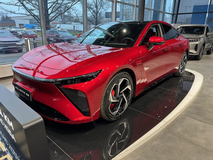 Автомобиль EXEED EXLANTIX ES I поколение 1.5hyb AT 4WD (469 л.с.) Base Красный 2025 новый