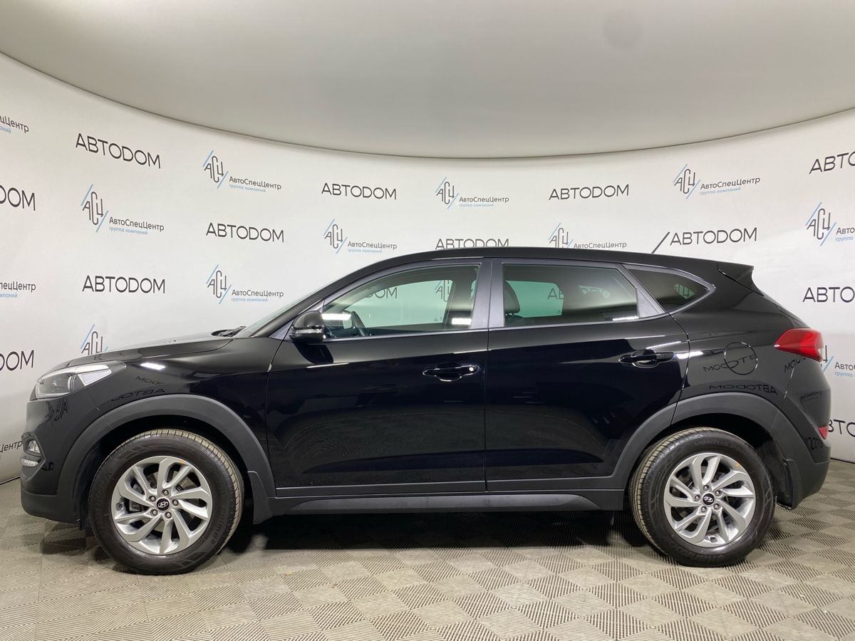 Автомобиль Hyundai Tucson III поколение 1.6 AMT 4WD (177 л.с.) Lifestyle Чёрный 2016 с пробегом 21 355 км