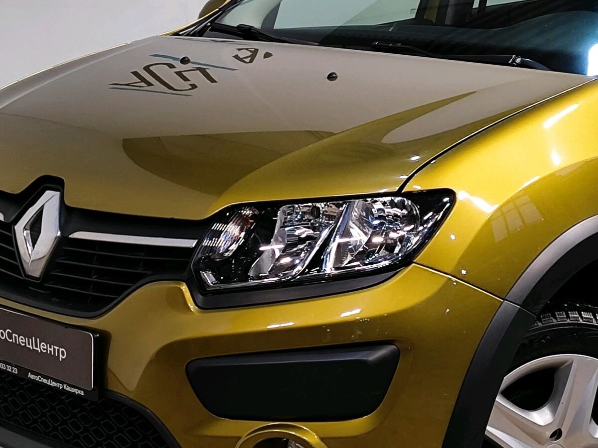 Автомобиль Renault Sandero II поколение 1.6 MT (113 л.с.) Base Золотой 2016 с пробегом 118 758 км