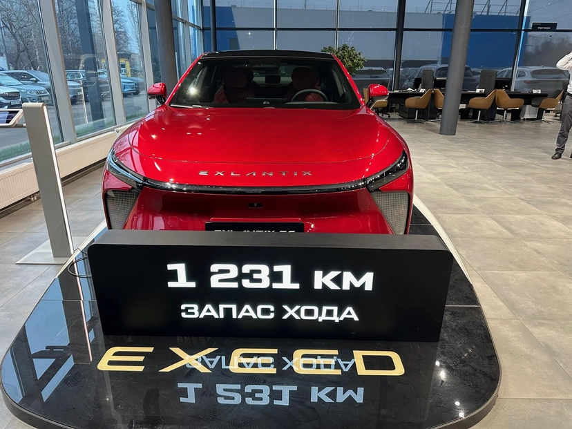 Автомобиль EXEED EXLANTIX ES I поколение 1.5hyb AT 4WD (469 л.с.) Base Красный 2025 новый