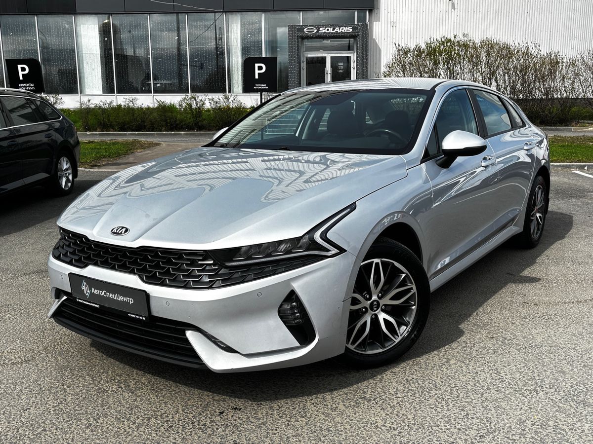 Автомобиль Kia K5 III поколение 2.0 AT (150 л.с.) Luxe Серебристый 2021 с пробегом 109 086 км
