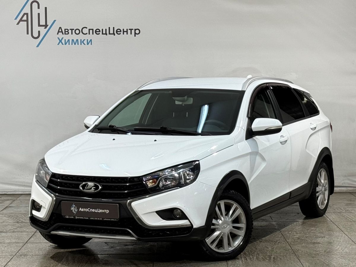 Автомобиль Lada (ВАЗ) Vesta I поколение 1.8 MT (122 л.с.) Luxe Prestige (2019-2021) Белый 2018 с пробегом 138 000 км