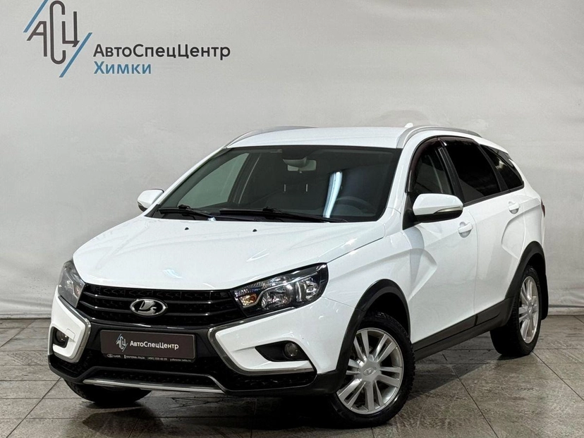 Автомобиль Lada (ВАЗ) Vesta I поколение 1.8 MT (122 л.с.) Luxe Prestige (2019-2021) Белый 2018 с пробегом 138 000 км