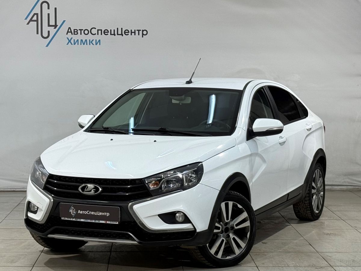 Автомобиль Lada (ВАЗ) Vesta I поколение 1.6 MT (106 л.с.) Luxe Белый 2019 с пробегом 225 000 км