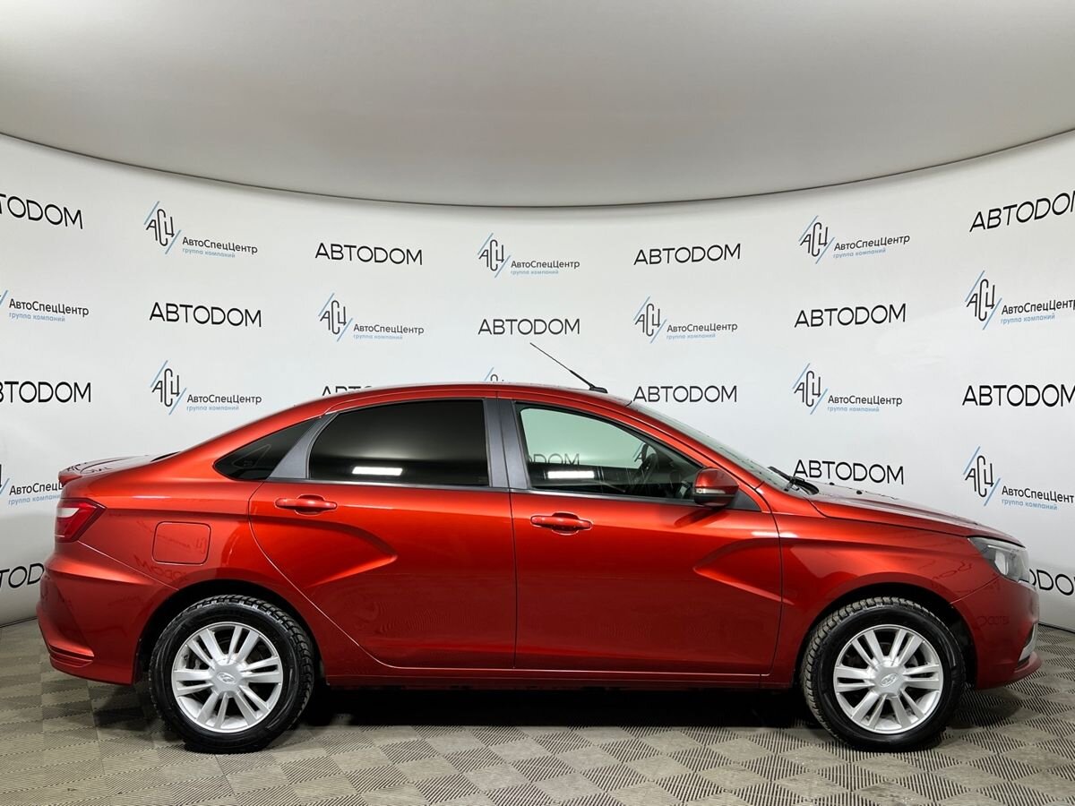 Автомобиль Lada (ВАЗ) Vesta I поколение 1.8 AMT (122 л.с.) Luxe Multimedia (2016-2018) Красный 2018 с пробегом 65 859 км