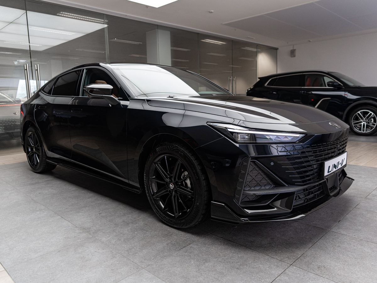 Автомобиль Changan UNI-V I поколение 1.5 AMT (181 л.с.) Tech Чёрный 2024 новый