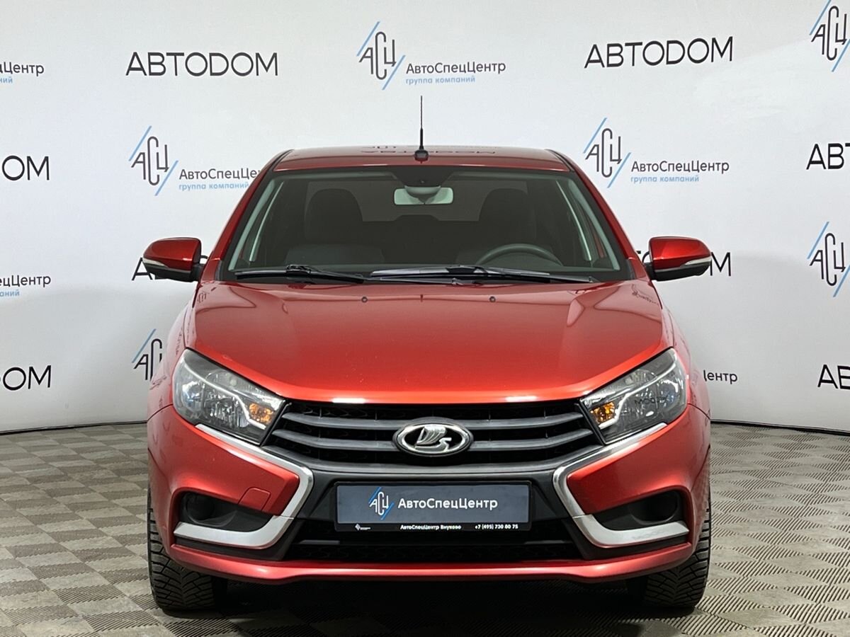 Автомобиль Lada (ВАЗ) Vesta I поколение 1.8 AMT (122 л.с.) Luxe Multimedia (2016-2018) Красный 2018 с пробегом 65 859 км