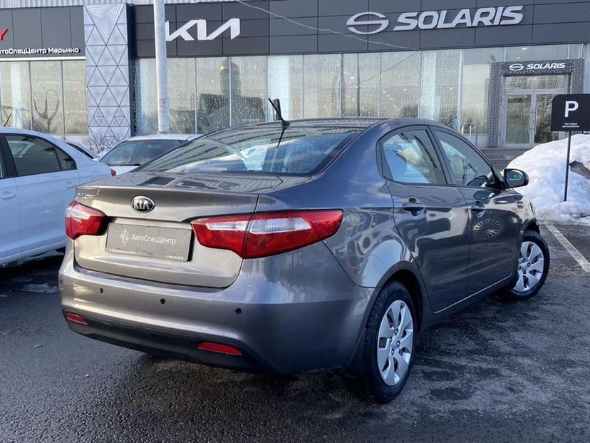 Автомобиль Kia Rio III поколение 1.6 6AT (123 л.с.) Luxe Серый 2015 с пробегом 59 079 км