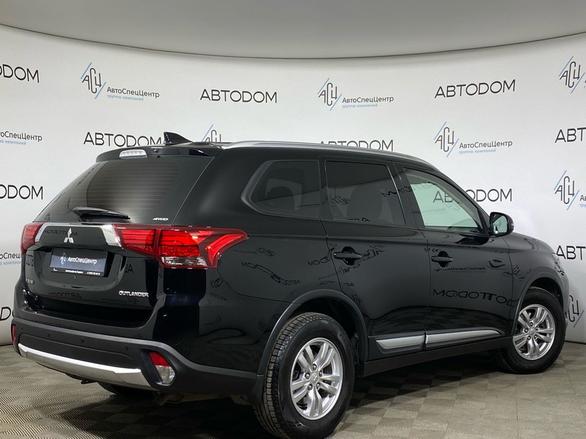 Автомобиль Mitsubishi Outlander III [3-й рестайлинг] 2.0 CVT 4WD (146 л.с.) Intense+ (2018-2021) Чёрный 2018 с пробегом 102 838 км
