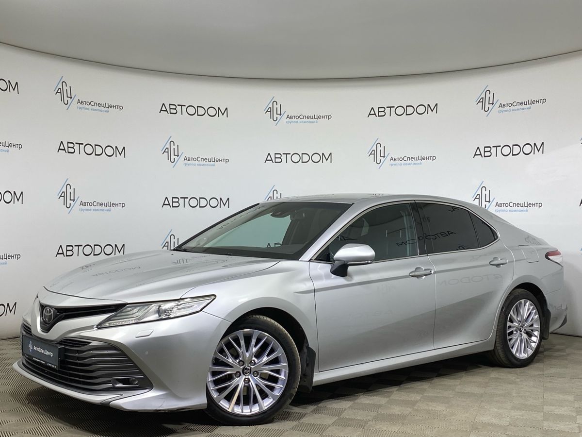 Автомобиль Toyota Camry VIII поколение (XV70) 2.5 AT (181 л.с.) Люкс Safety Серебристый 2018 с пробегом 197 875 км