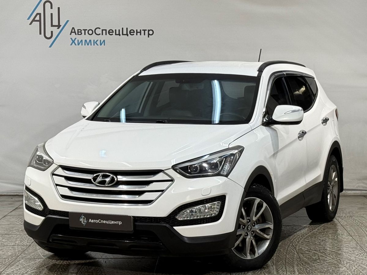 Автомобиль Hyundai Santa Fe III поколение (DM) 2.4 AT 4WD (175 л.с.) Dynamic Белый 2013 с пробегом 175 000 км