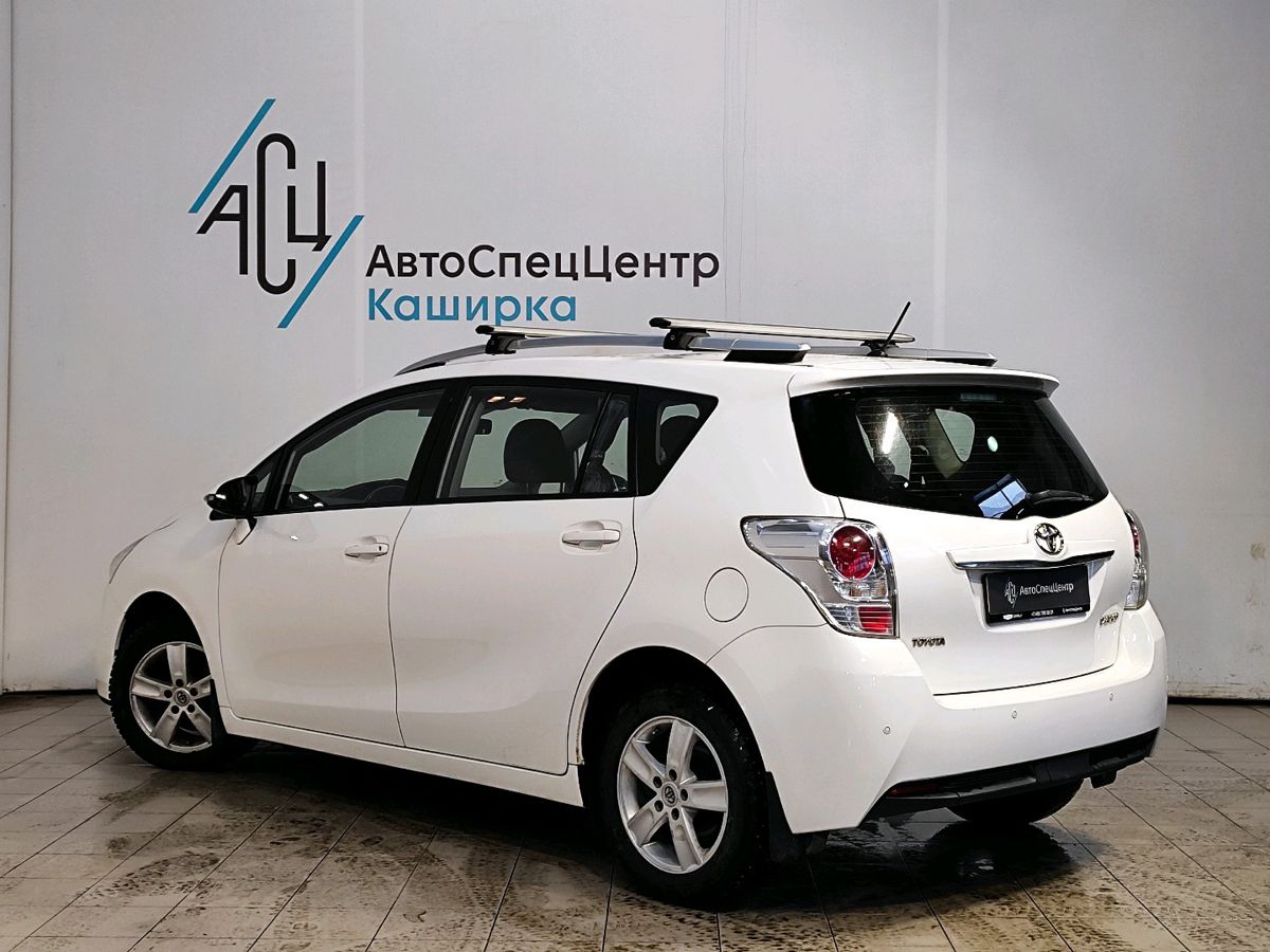Автомобиль Toyota Verso I [рестайлинг] 1.8 CVT (147 л.с.) Элеганс Белый 2013 с пробегом 168 041 км