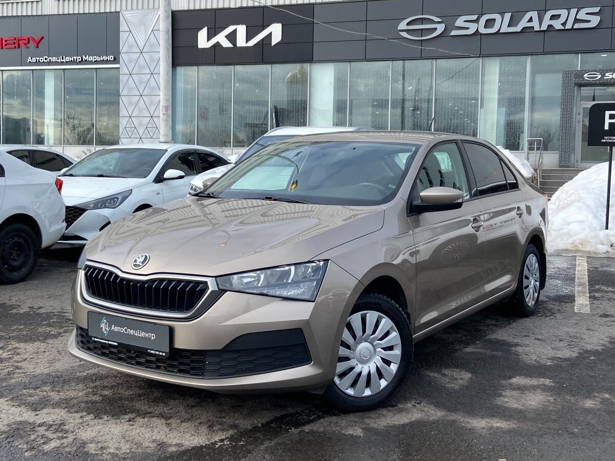 Автомобиль Skoda Rapid II поколение 1.6 AT (110 л.с.) Ambition Бежевый 2021 с пробегом 98 500 км