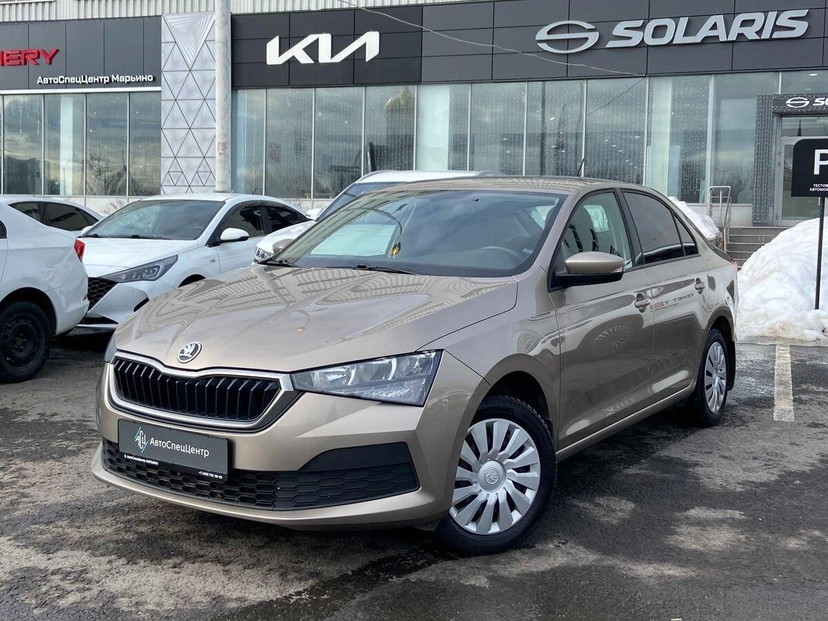 Автомобиль Skoda Rapid II поколение 1.6 AT (110 л.с.) Ambition Бежевый 2021 с пробегом 98 500 км
