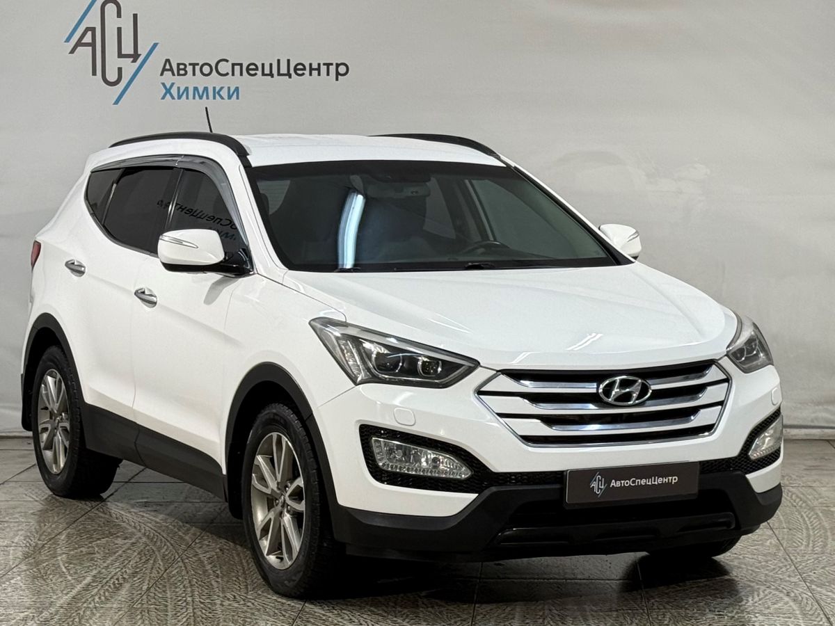 Автомобиль Hyundai Santa Fe III поколение (DM) 2.4 AT 4WD (175 л.с.) Dynamic Белый 2013 с пробегом 175 000 км