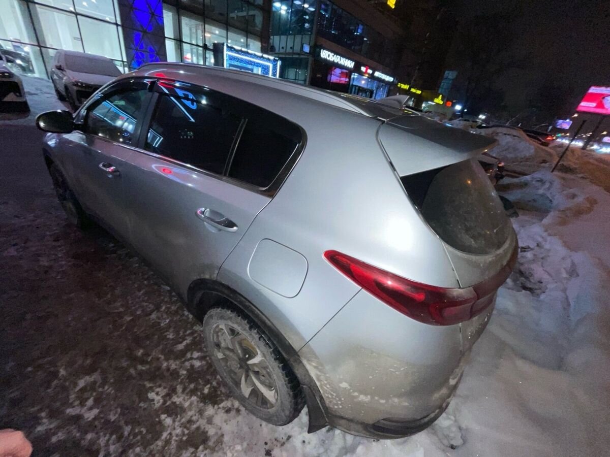 Автомобиль Kia Sportage IV [рестайлинг] 2.0 AT (150 л.с.) Luxe Серебристый 2020 с пробегом 181 653 км