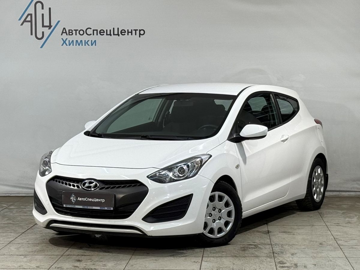 Автомобиль Hyundai i30 II поколение (GD) 1.6 AT (130 л.с.) Classic Белый 2013 с пробегом 37 000 км