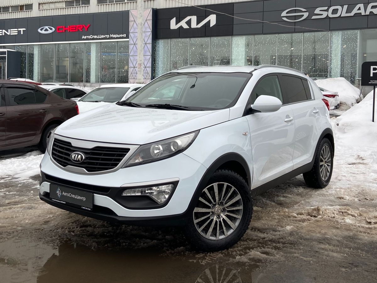 Автомобиль Kia Sportage III поколение 2.0 AT (150 л.с.) Classic Белый 2013 с пробегом 98 000 км