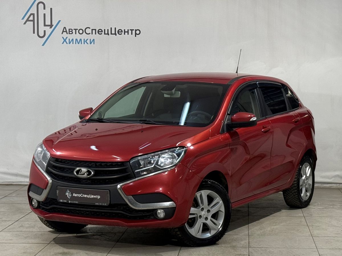 Автомобиль Lada (ВАЗ) XRAY I поколение 1.6 MT (106 л.с.) Luxe (2017) Красный 2019 с пробегом 106 000 км