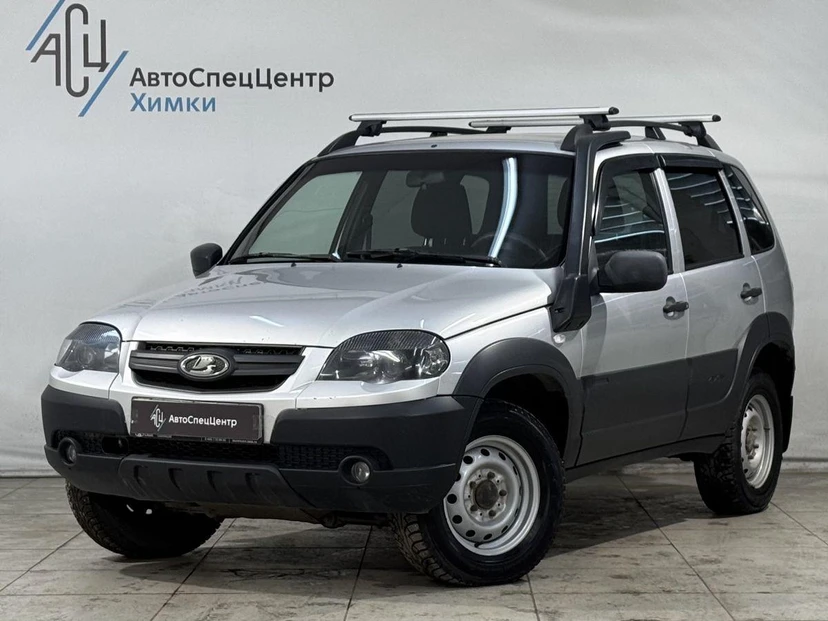 Автомобиль Lada (ВАЗ) Niva I поколение 1.7 MT 4WD (80 л.с.) Luxe Серый 2020 с пробегом 174 000 км