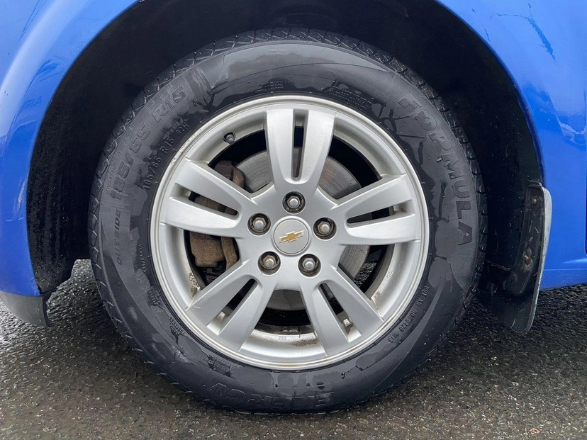 Автомобиль Chevrolet Aveo II поколение (T300) 1.6 AT (115 л.с.) LT 2013 с пробегом 124 500 км