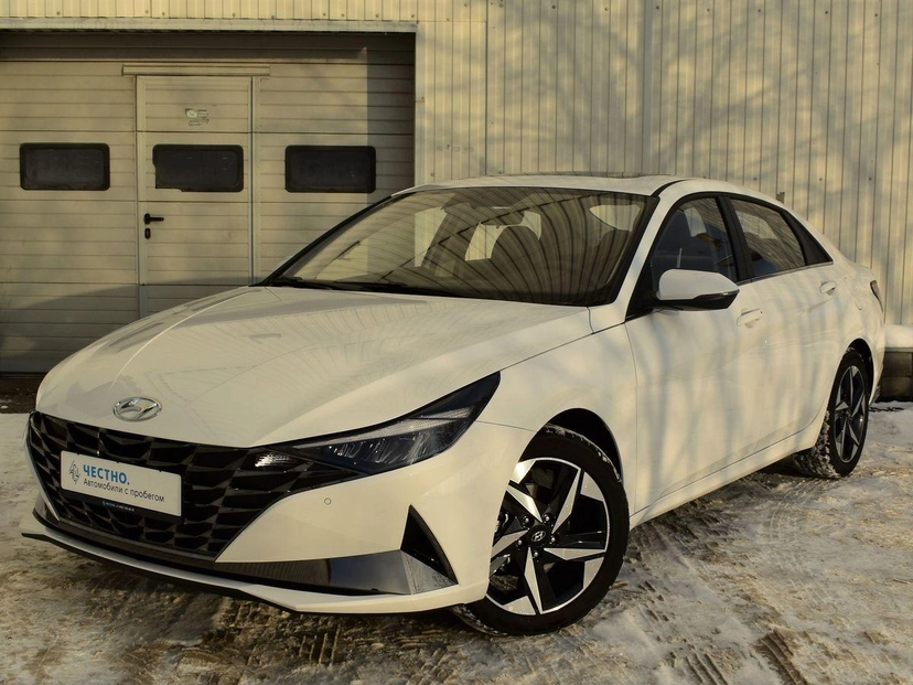Автомобиль Hyundai Elantra VII поколение (CN7) 1.5 CVT (115 л.с.) Premium Edition Белый 2023 с пробегом 138 км