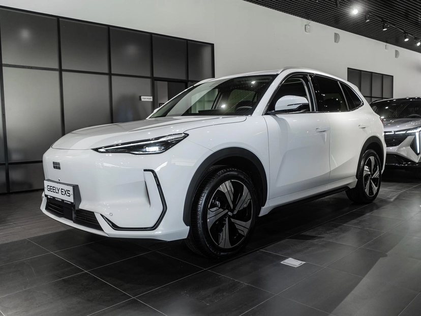 Автомобиль Geely EX5 EM-i I поколение 1.5hyb AT (218 л.с.) Max Белый 2026 новый