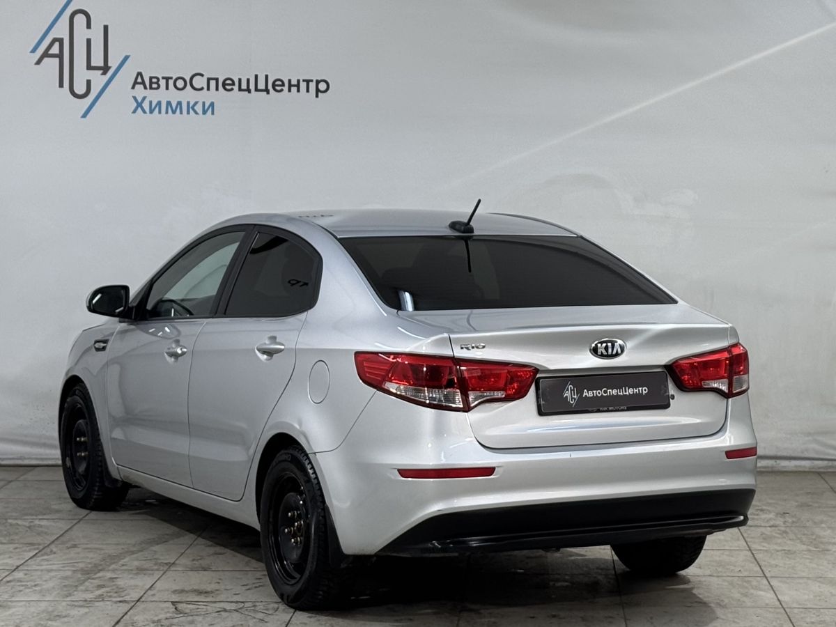 Автомобиль Kia Rio III [рестайлинг] 1.6 AT (123 л.с.) Comfort Аудио Серебристый 2017 с пробегом 101 000 км