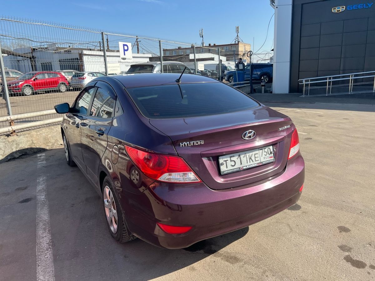 Автомобиль Hyundai Solaris I поколение 1.4 MT (107 л.с.) Comfort Фиолетовый 2013 с пробегом 142 296 км