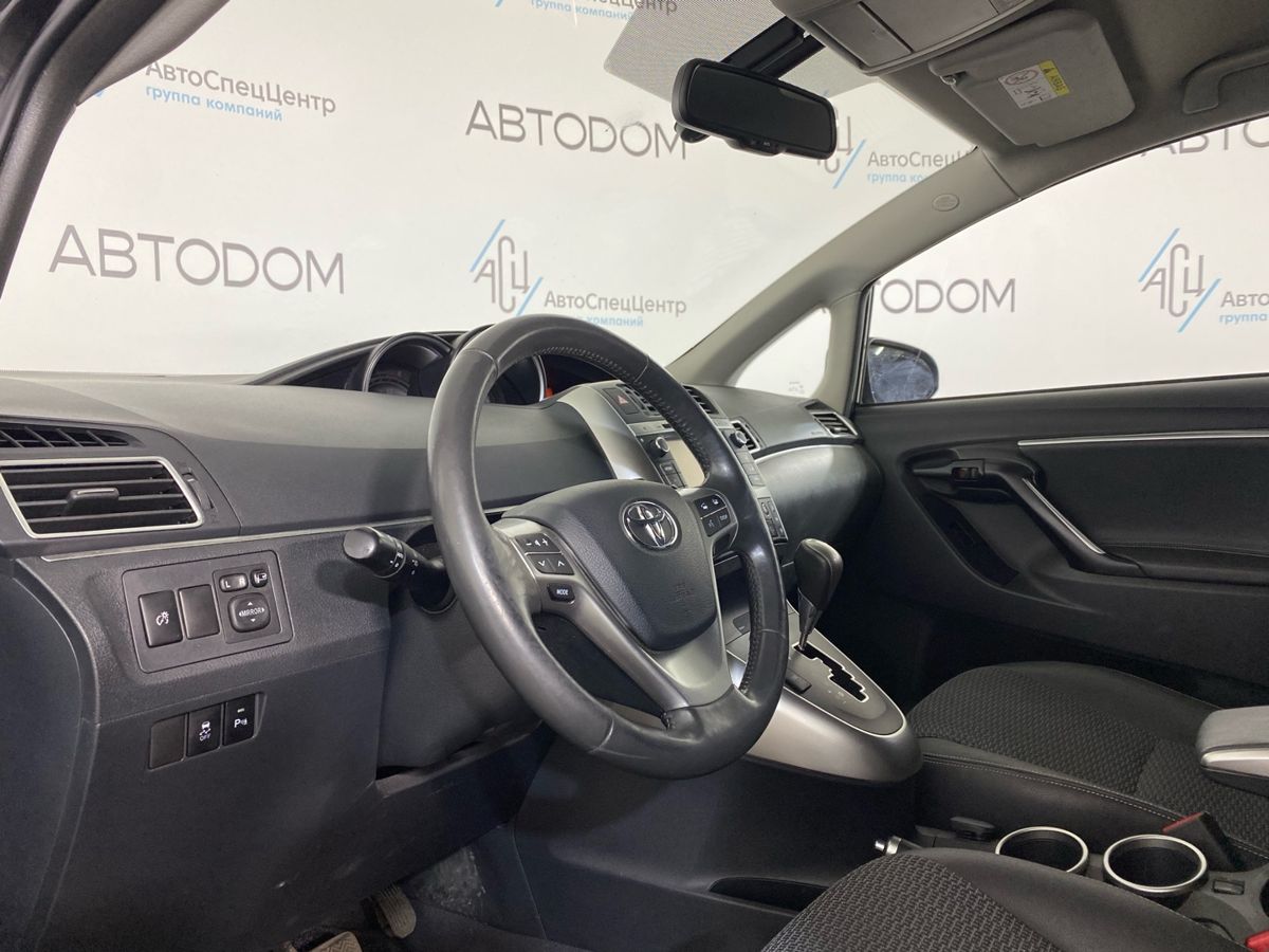 Автомобиль Toyota Verso I [рестайлинг] 1.8 CVT (147 л.с.) Элеганс Чёрный 2013 с пробегом 101 156 км