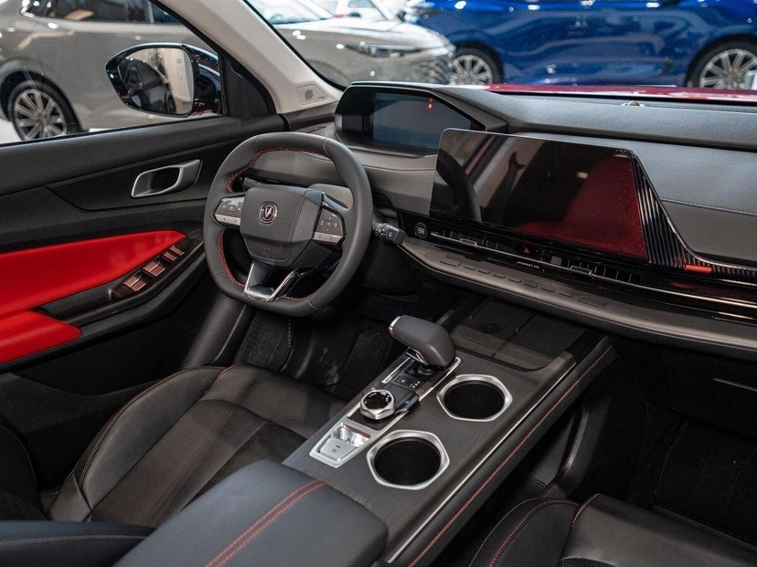 Автомобиль Changan UNI-S I поколение 1.5 AMT (181 л.с.) Tech Красный 2025 новый