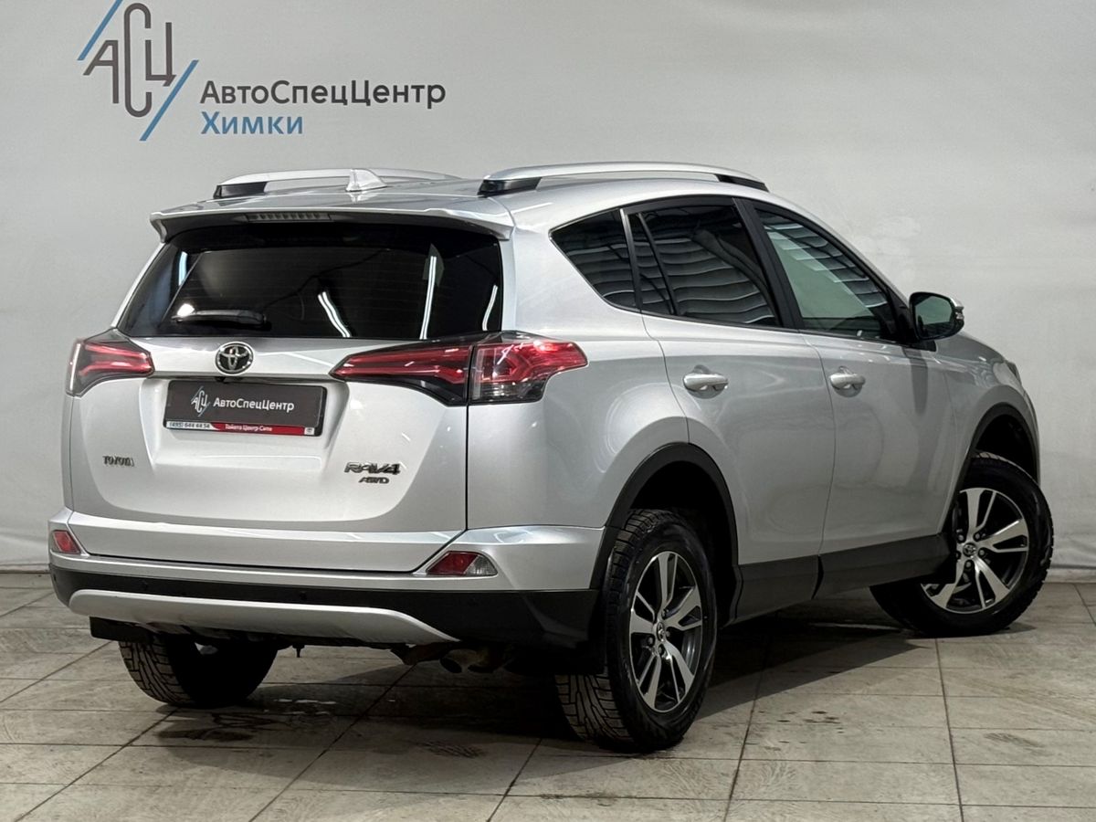 Автомобиль Toyota RAV4 IV (XA40) [рестайлинг] 2.0 CVT 4WD (146 л.с.) Комфорт Серебристый 2017 с пробегом 103 000 км