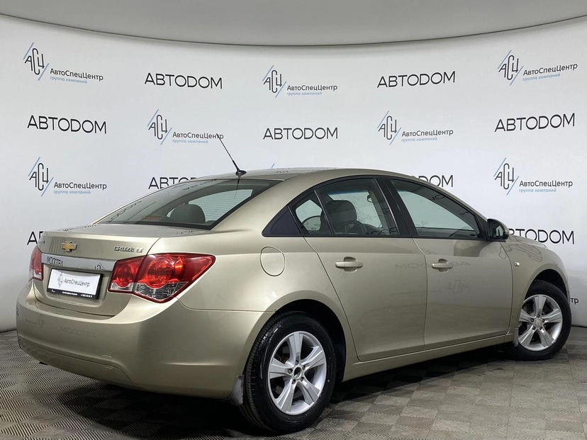 Автомобиль Chevrolet Cruze I поколение (J300) 1.6 AT (109 л.с.) LS Бежевый 2010 с пробегом 285 194 км