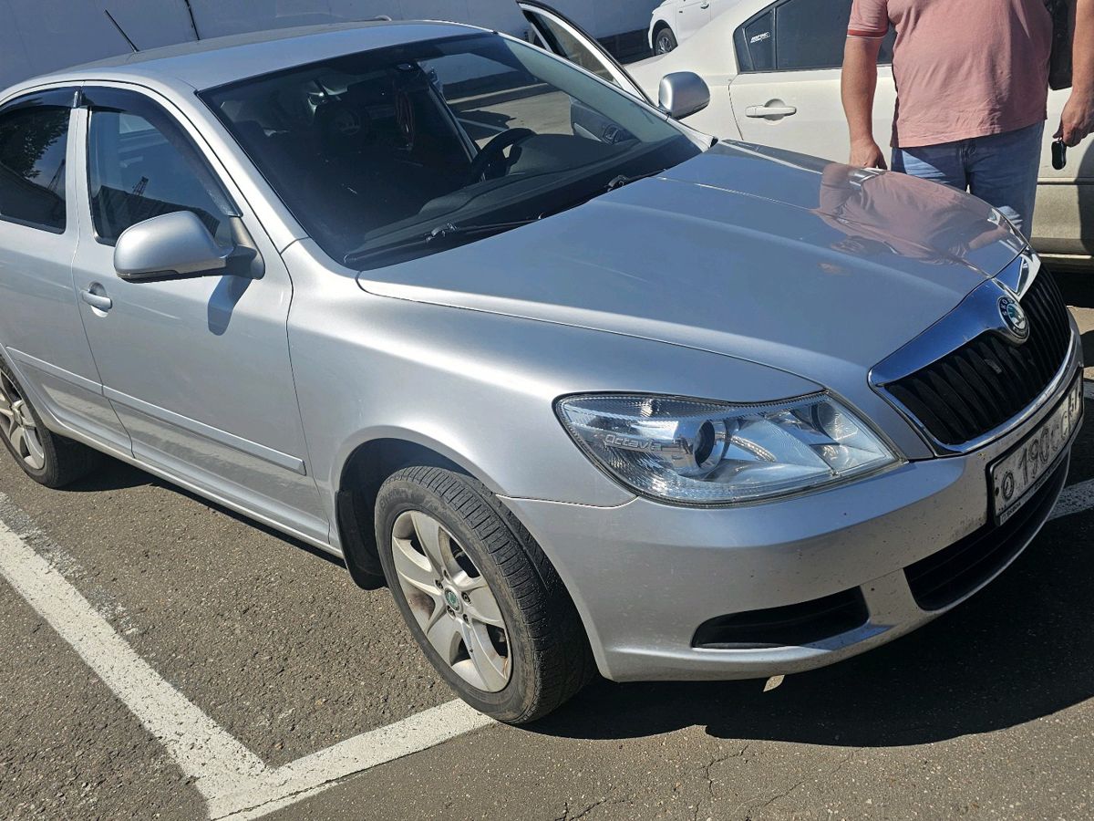 Skoda Octavia II (A5) [рестайлинг] 1.6 MT (102 л.с.) Ambition Серебристый 2012 с пробегом 253 900 км